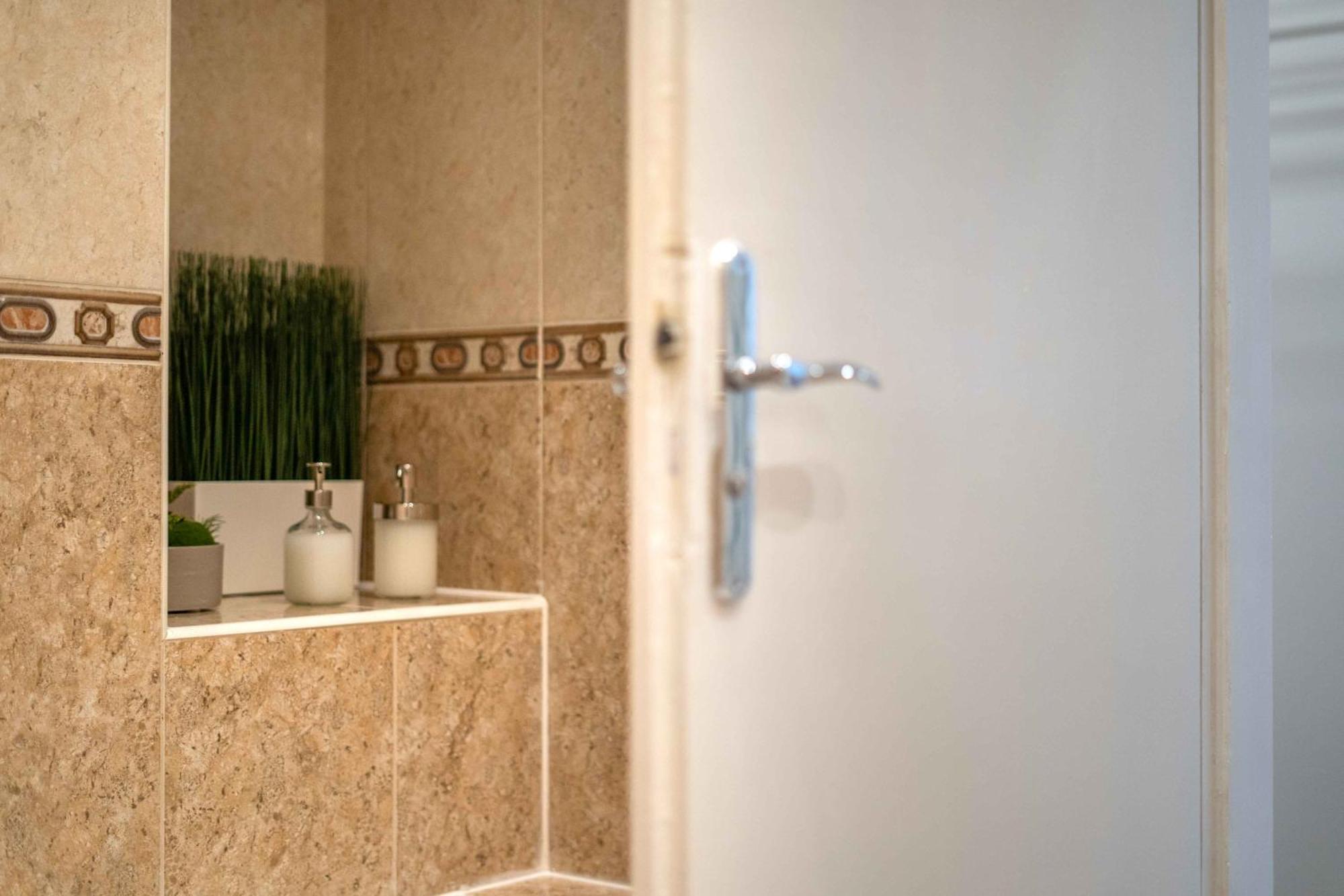 Best Location Apartment Air-Conditioned Братислава Екстер'єр фото